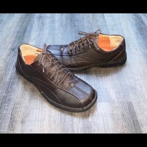 Dark Brown Clark Oxfords size 10